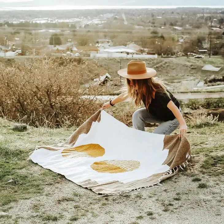 Horizon Blanket